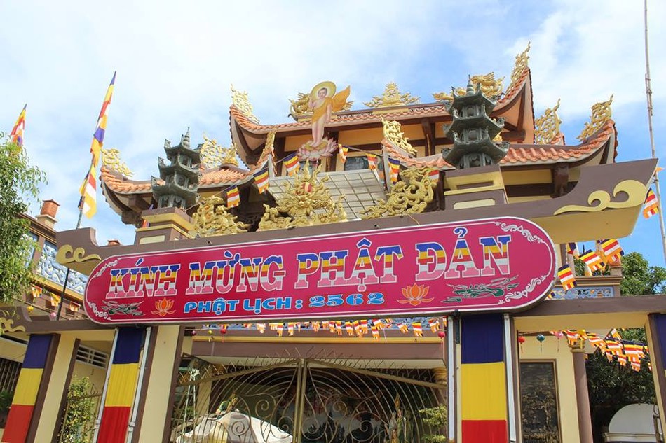 Các chùa đất võ Bình Định đón mừng Phật đản ảnh 15 33108095_1253252738111593_1057104134307577856_n_jpg__nc_cat_0_amp;oh_696b9b889cf90e41ded30055dcec4911_amp;oe_5b861a6c.jpg