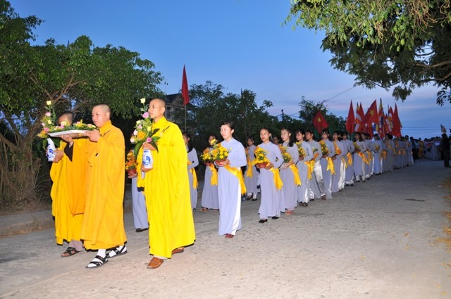 Trang nghiêm rước Phật tại thị xã Hương Thủy ảnh 5 3_jpg.jpg