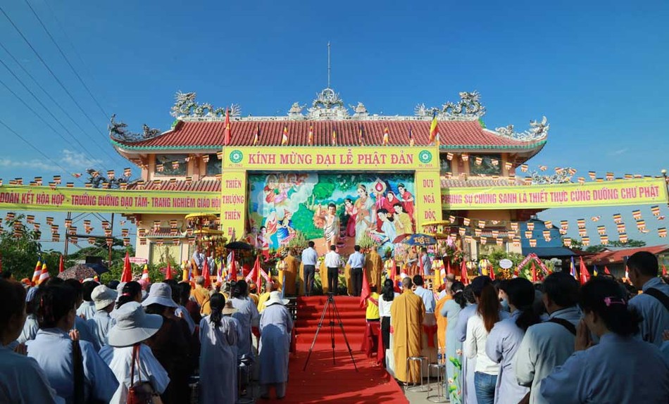 Q.7 tổ chức lễ Phật đản tại chùa Long Hoa ảnh 7 19.jpg