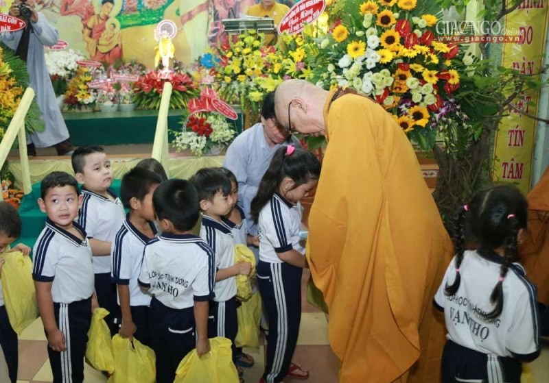 Q.1 họp  mắt chức sắc các tôn giáo nhân lễ Phật đản ảnh 3 8.jpg