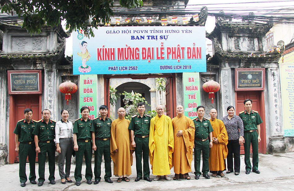 Bộ Tư lệnh Quân khu 3 chúc mừng Phật đản ảnh 4 a hung yen.jpg