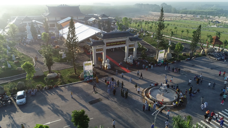 Rất đông các Phật tử cùng vân tập về dự lễ hinh 5.png