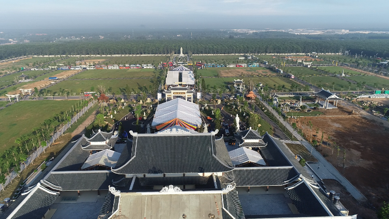 Thiền viện Trúc Lâm Long Đức và một góc công viên Vĩnh Hằng Long Thành nhìn từ trên cao xuống hinh 6.png