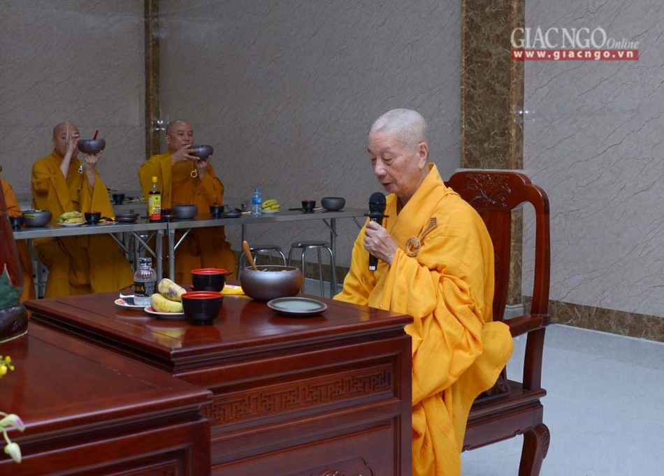 Qua duong va kinh hanh (2).jpg