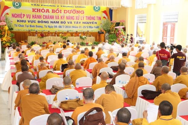 Bế giảng khóa hành chánh và kỹ năng xử lý thông tin ảnh 2 5.jpg