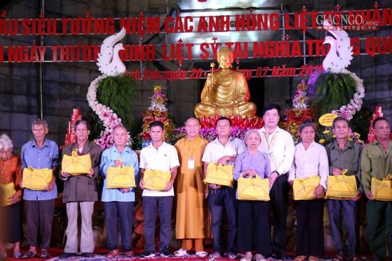 Trang nghiêm lễ cầu siêu tại nghĩa trang Việt - Lào ảnh 5 05-1.jpg