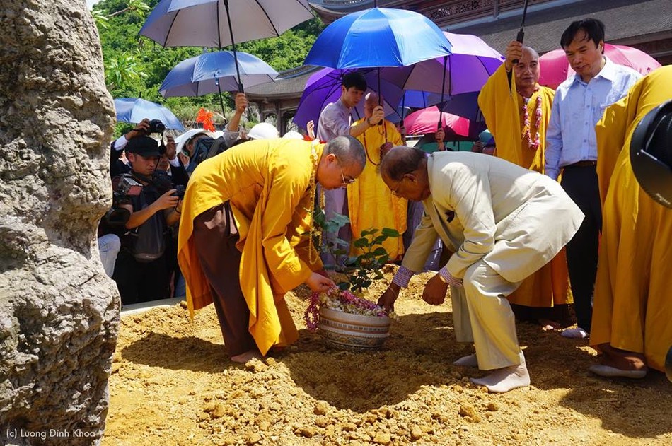Đón cây bồ-đề của Chủ tịch Quốc hội Sri Lanka trao tặng ảnh 3 a sri 2.jpg