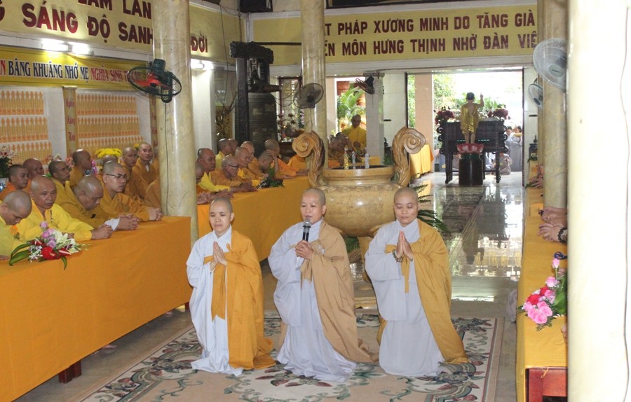 Chư hành giả Tăng Ni Q.12 làm lễ Tự tứ, mãn hạ ảnh 5 10qd.jpg