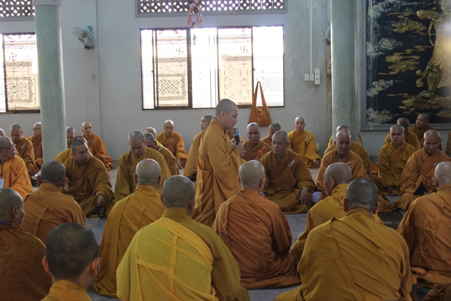 Phật giáo Q.Gò Vấp làm lễ Tự tứ và dâng pháp y ảnh 3 10hk.jpg