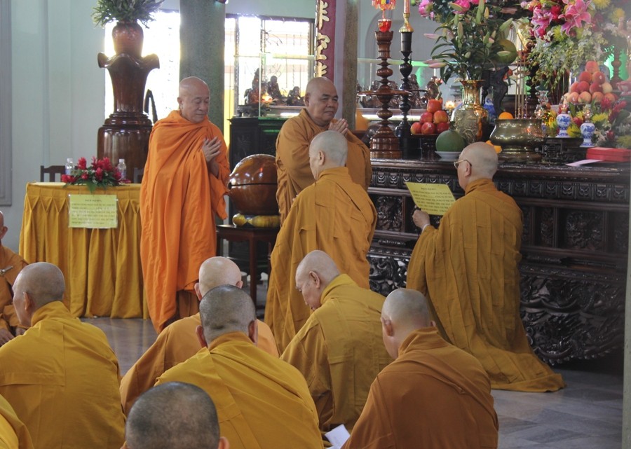 Phật giáo Q.Gò Vấp làm lễ Tự tứ và dâng pháp y ảnh 4 11hk.jpg