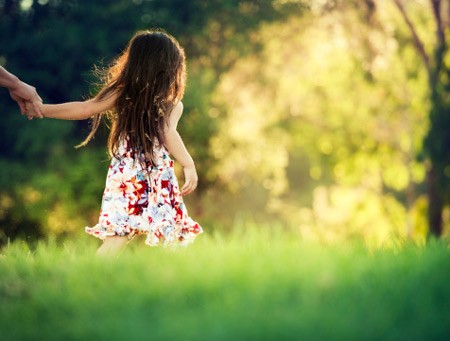 Mẹ đã dạy tôi đứng trên đôi chân mình ảnh 1 mevacon.jpg