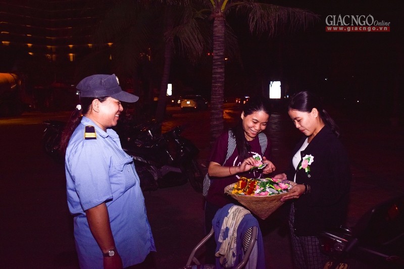 Nhìn từ mùa Vu lan qua ảnh 1 Anh su kien 1.jpg