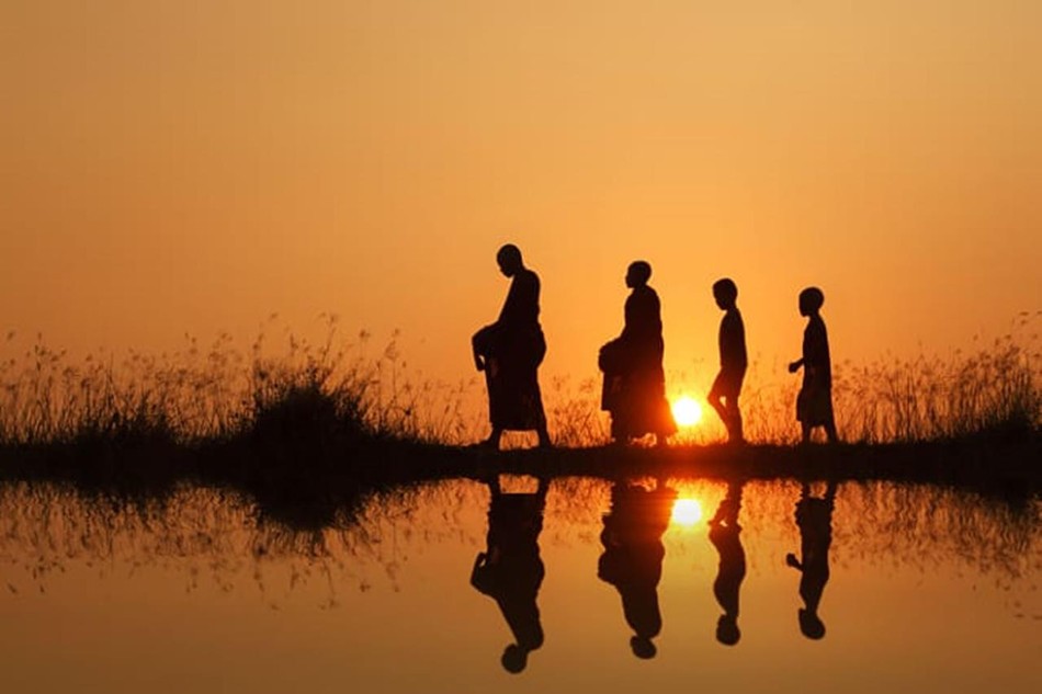 Ði đứng nói cười trong an vui tự thân ảnh 1 anh baivanhoa.jpg