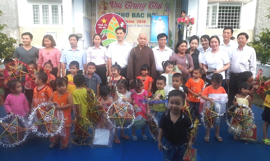 phuc hau.jpg