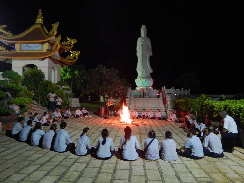 GĐPT tỉnh Bình Thuận tổ chức trại huấn luyện ảnh 2 9- Lua trai.jpg