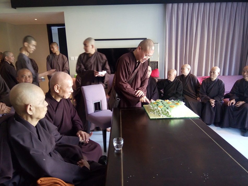 Thiền sư Thích Nhất Hạnh đã về tới Đà Nẵng ảnh 10 44927143_354448588625873_4440692632955387904_o.jpg