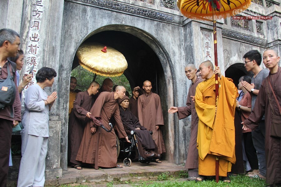 Thiền sư Thích Nhất Hạnh về chùa Từ Hiếu tịnh dưỡng ảnh 1 10.jpg