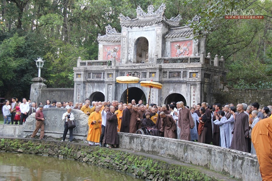 Thiền sư Thích Nhất Hạnh về chùa Từ Hiếu tịnh dưỡng ảnh 4 13.jpg