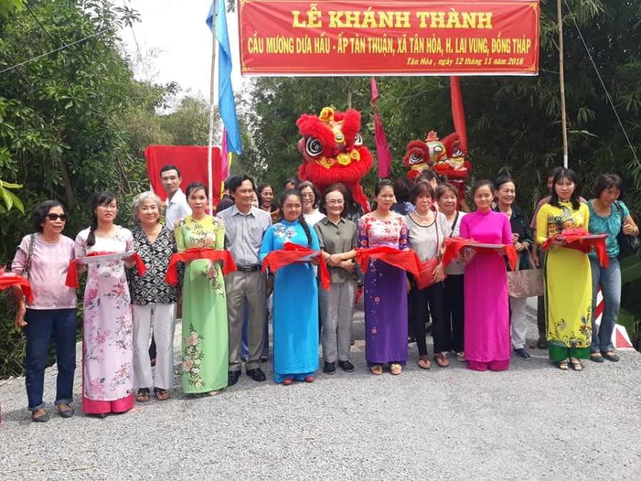 Canh Le khanh thanh cau muong Dua Hau.jpg