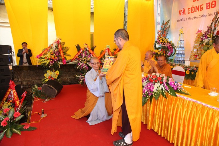 Quảng Ninh: Bổ nhiệm trụ trì chùa Mễ Xá ảnh 1 trao bo nhiem.jpg
