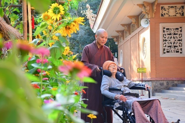 Hiếu đạo của người xuất gia ảnh 1 xuatgia.jpg
