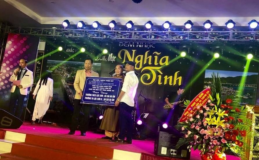 Đêm nhạc gây quỹ giúp học sinh nghèo, khó khăn ảnh 1 01.jpg