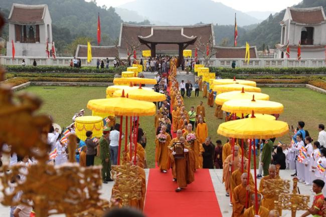 Trọng thể Đại lễ tưởng niệm Phật hoàng tại Yên Tử ảnh 1 10.jpg