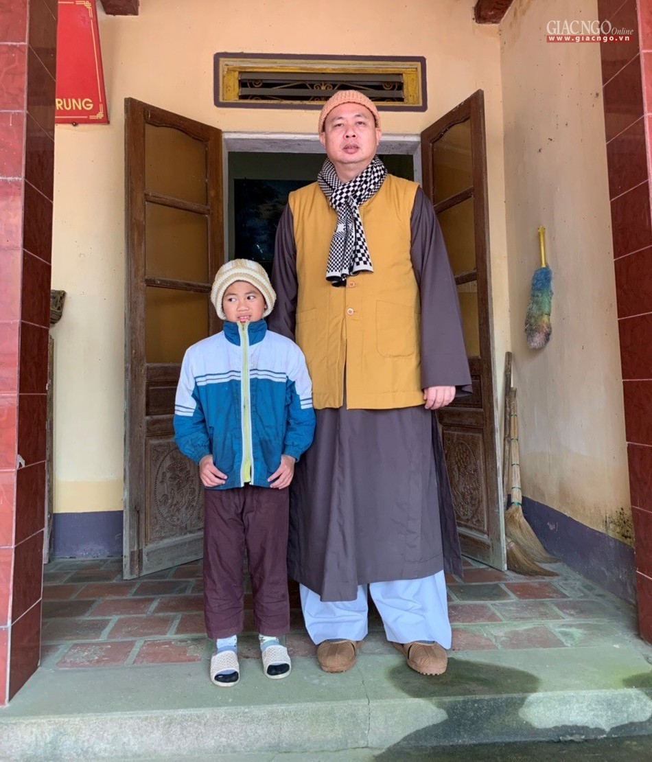 Thực hư vụ việc "bé trai mồ côi bị sư thầy đánh bầm tím" ảnh 2 anhthanhhoa.jpg