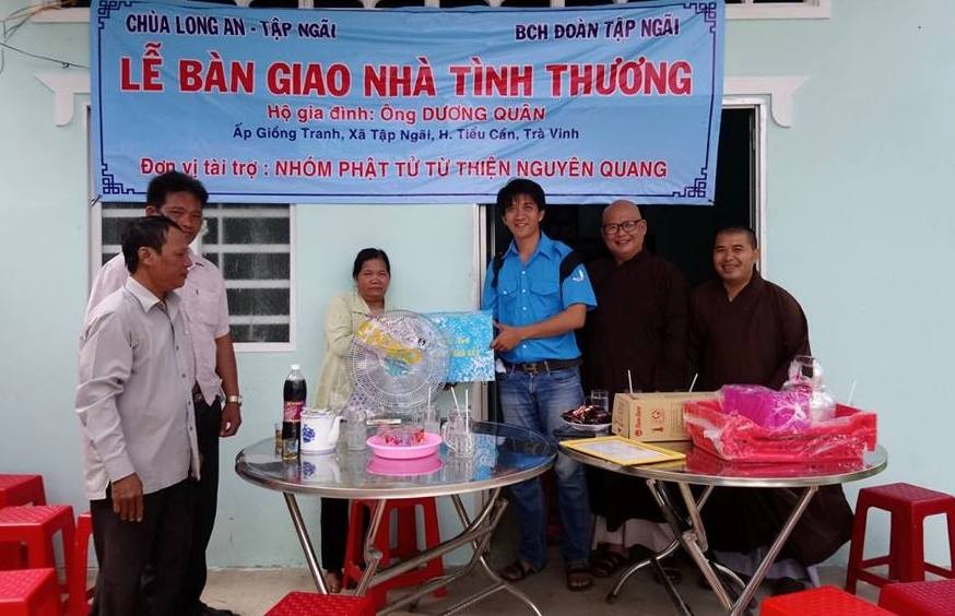 Cứu trợ lũ lụt và bàn giao nhà tình thương ảnh 2 01.jpg
