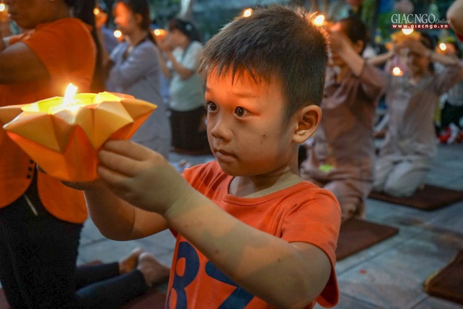 Lễ vía Phật A Di Đà ở chùa Huê Nghiêm, Pháp Võ ảnh 20 12.jpg