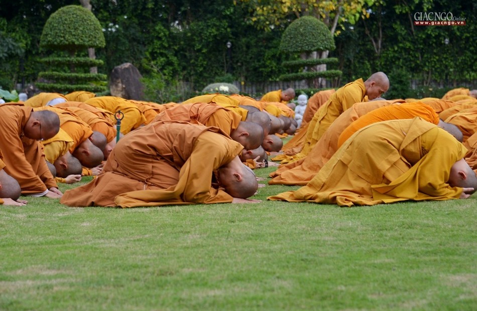 Le via Phat A Di Da - chua Hue Nghiem (17).jpg