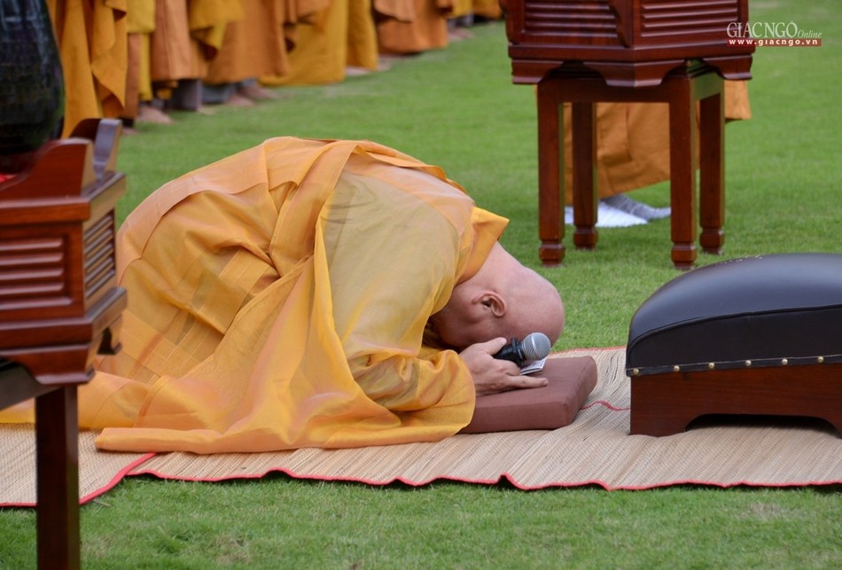 Le via Phat A Di Da - chua Hue Nghiem (19).jpg