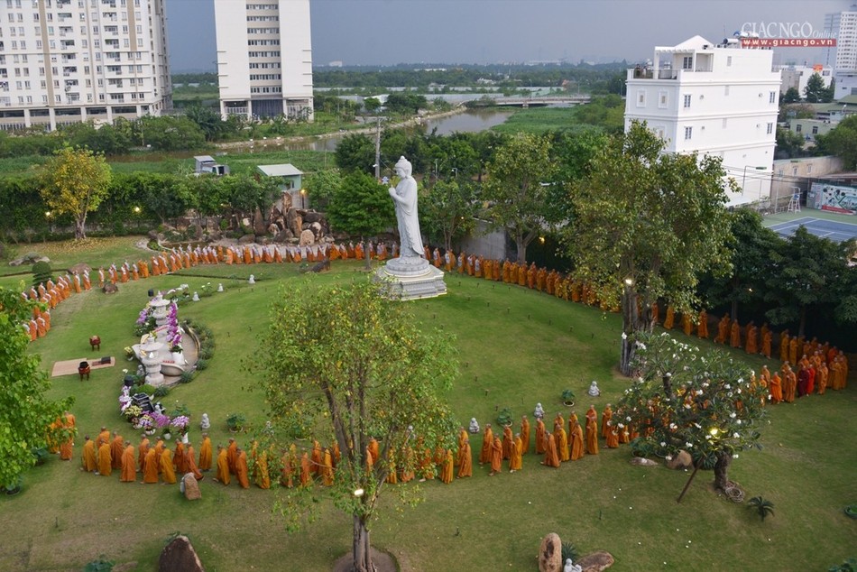 Le via Phat A Di Da - chua Hue Nghiem (25).jpg