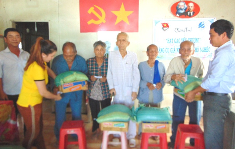 HẠT GẠO YÊU THƯƠNG.JPG