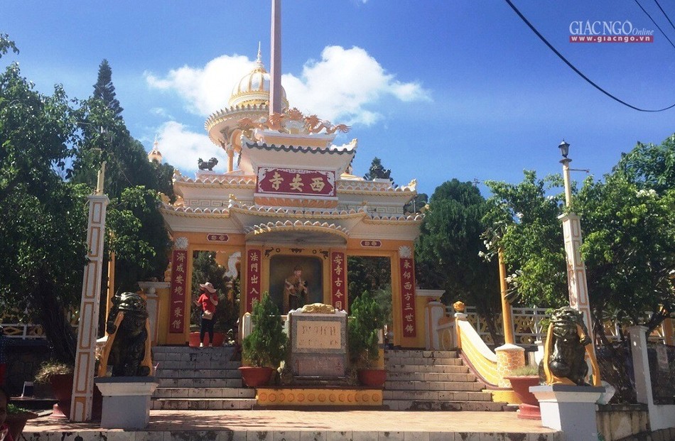 Tayan.jpg