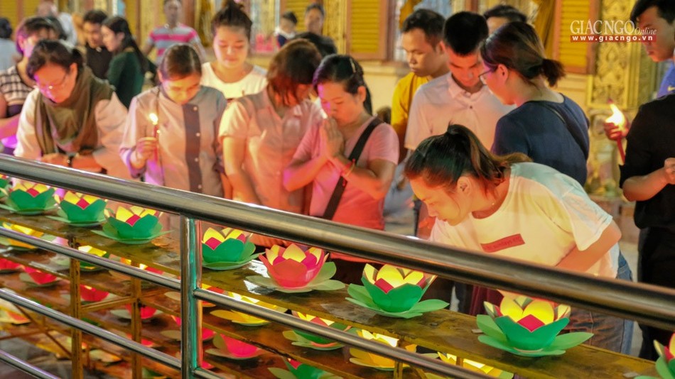 Lễ dâng đèn cầu an đầu năm tại chùa Candaransi ảnh 8 8.jpg