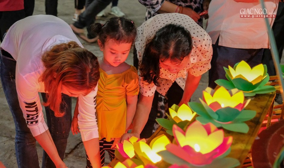 Lễ dâng đèn cầu an đầu năm tại chùa Candaransi ảnh 9 9.jpg