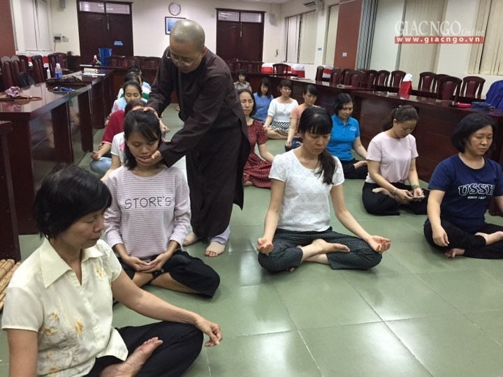 Mở lớp Thiền tại Trường Đại học KHXH&NV TP.HCM ảnh 1 54799607_351147542411987_5387870008489541632_n.jpg