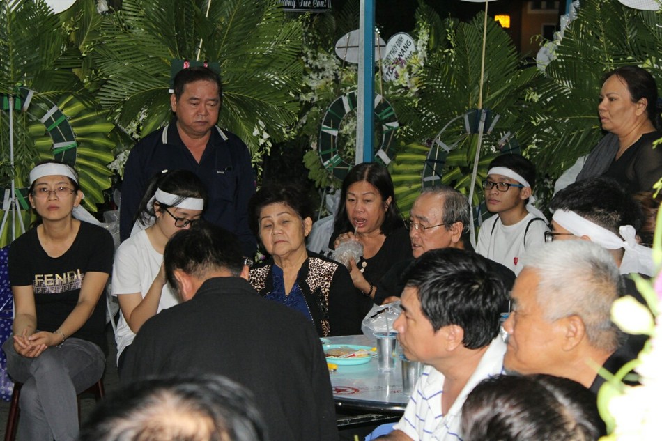 Hoa huệ trắng tiễn nghệ sĩ Anh Vũ về “đất mẹ” ảnh 3 z1339690980269_bd6150d994f10221f761c32e08c16ef9.jpg