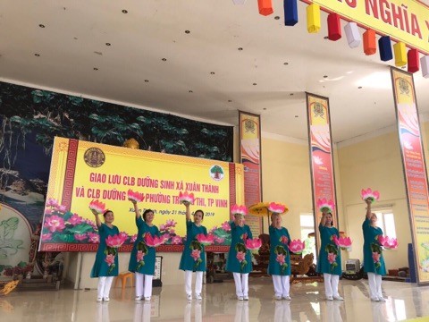 300 người cao tuổi về chùa giao lưu, nghe pháp ảnh 1 1.jpg