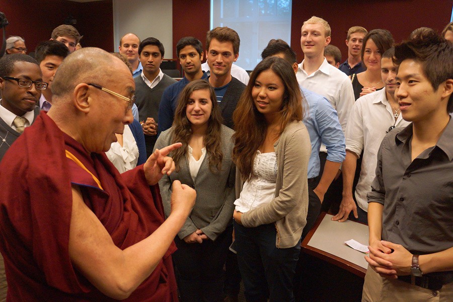 Đức Dalai Lama là một trong những khách mời thuyết giảng tại nhiều trường đại học lớn ở nhiều quốc gia và vùng lãnh thổ - Ảnh: Dalailama.com Đức Dalai Lama là một trong những khách mời thuyết giảng tại nhiều trường đại học lớn ở nhiều quốc gia và vùng lãnh thổ - Ảnh: Dalailama.com