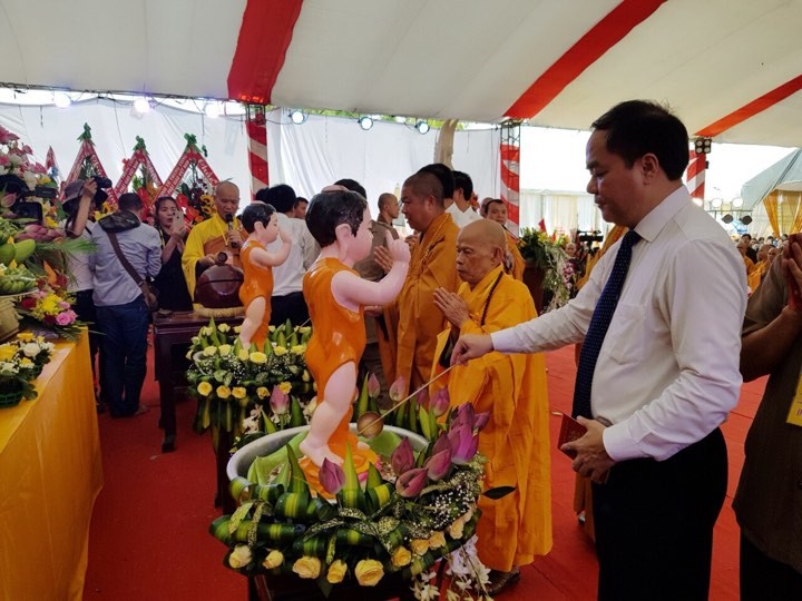 Đại lễ Phật đản và khai mạc lễ hội Hương sen xứ Nghệ ảnh 4 05.jpg
