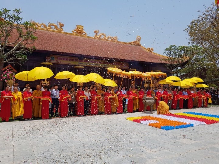 Đại lễ Phật đản và khai mạc lễ hội Hương sen xứ Nghệ ảnh 5 07.jpg