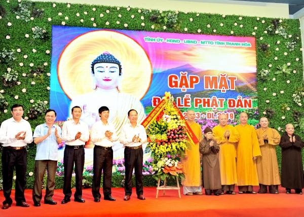 lanh-dao-tinh-gap-mat-chuc-sac-phat-giao-nhan-dai-le-phat-dan-1.jpg