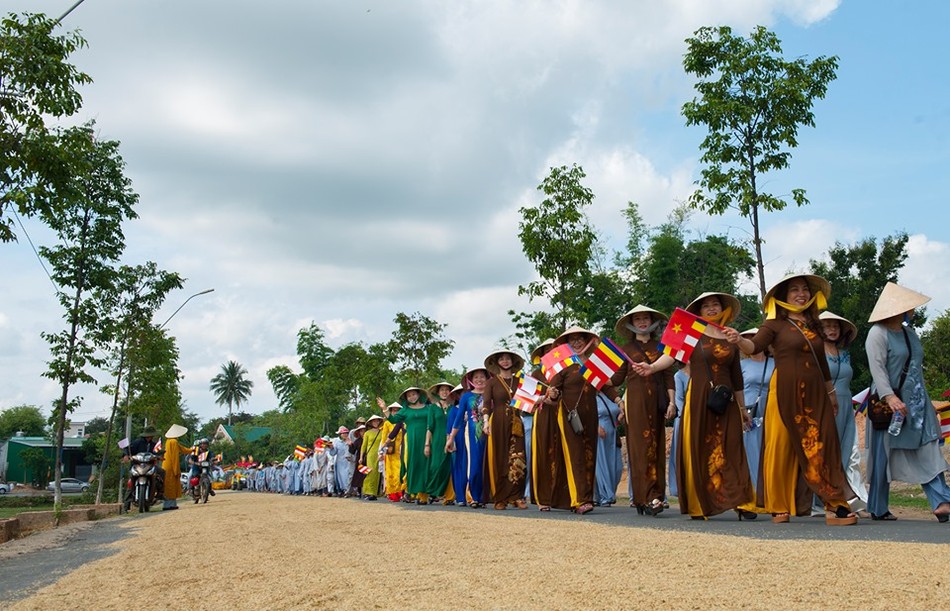 Voi Tây Nguyên rước Phật về buôn làng ảnh 7 8v.jpg