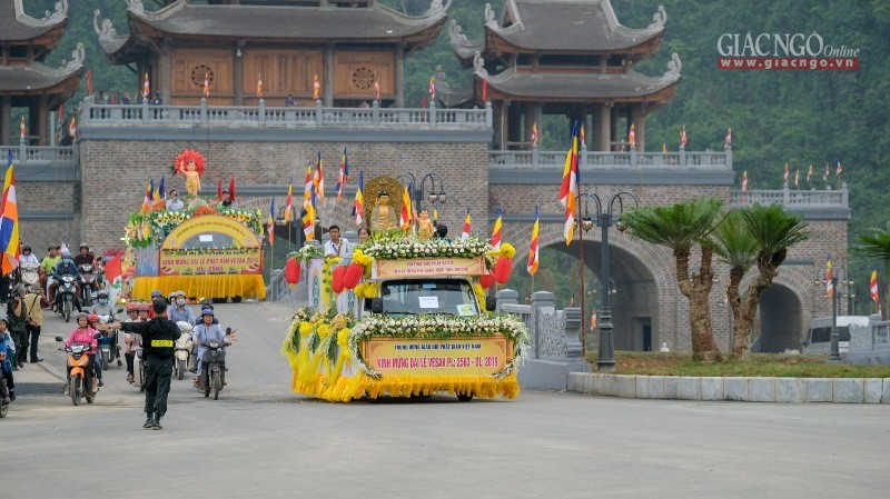 Diễu hành xe hoa trước Đại lễ Vesak tại Hà Nam ảnh 3 1vgiang05.jpg
