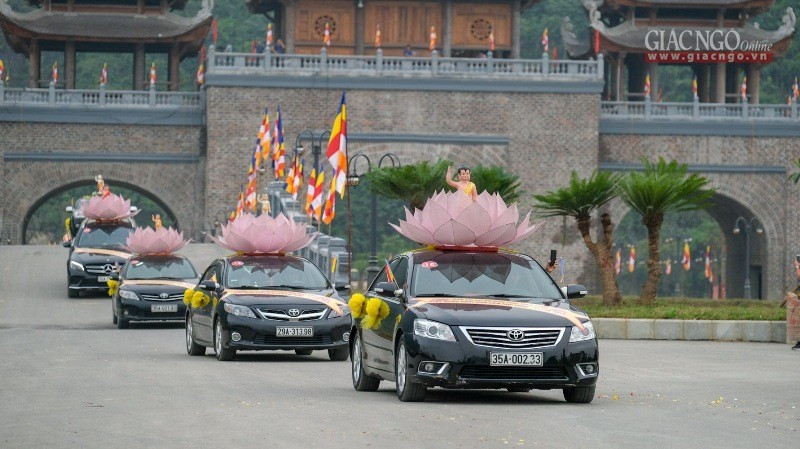 Diễu hành xe hoa trước Đại lễ Vesak tại Hà Nam ảnh 8 1vgiang12.jpg