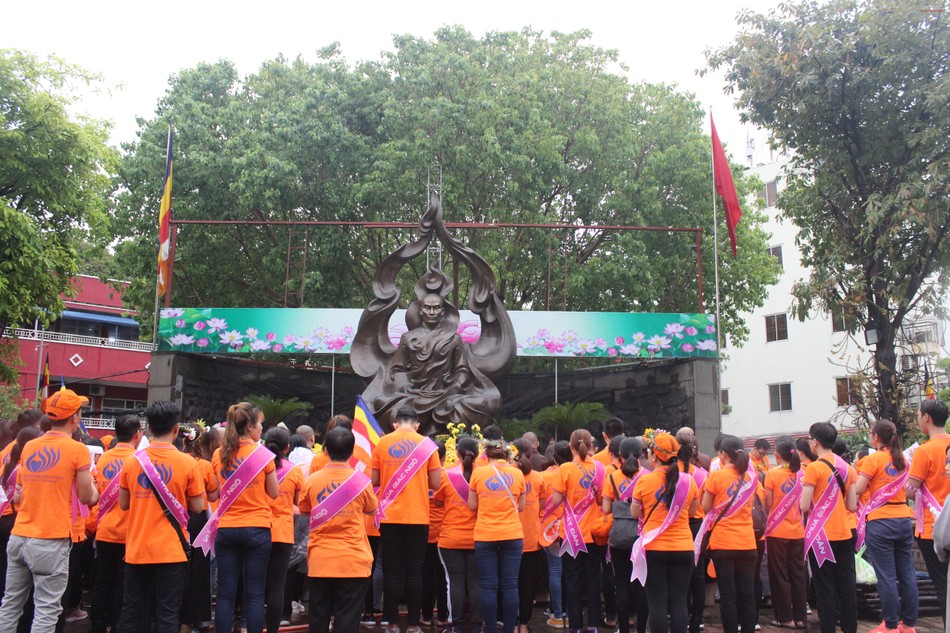 Nét đẹp diễu hành xe đạp hoa mừng Phật đản ảnh 13 9gn.jpg