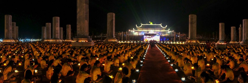 Lung linh đêm hoa đăng trong Đại lễ Vesak ở Hà Nam ảnh 9 z1377667798898_a3725a021cba390b88fe6e032e0eeafa.jpg