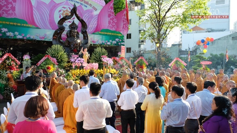 Trang nghiêm lễ Phật đản tại tượng đài Bồ-tát Thích Quảng Đức ảnh 8 1bta.jpg